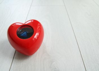 הלב דופק בעוצמה